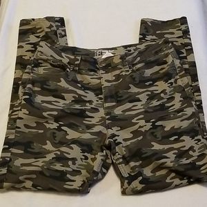 NO BOUNDARIES CAMO HIGH RISE SKINNY PANTS